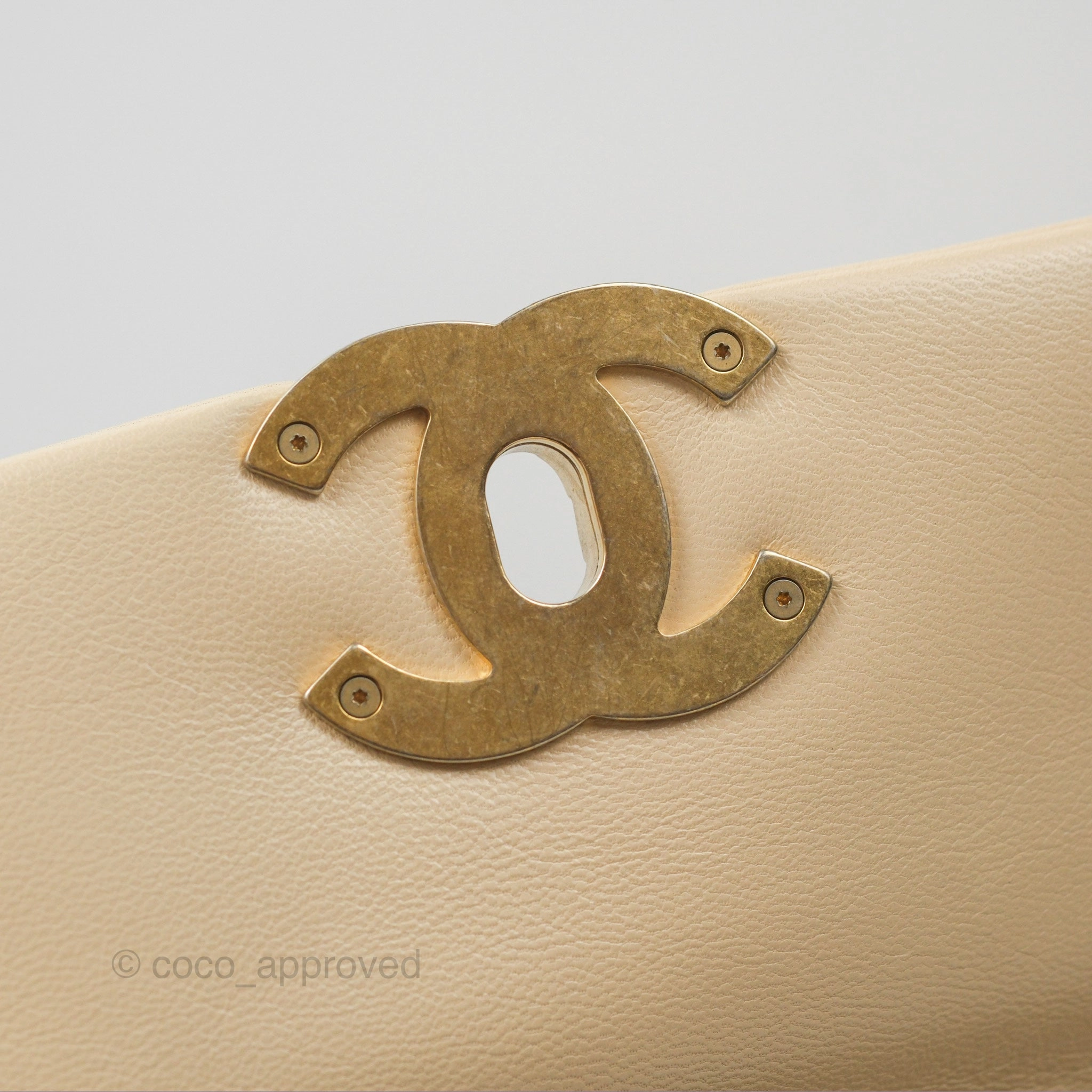 Chanel 19 Medium Beige Mixed Hardware