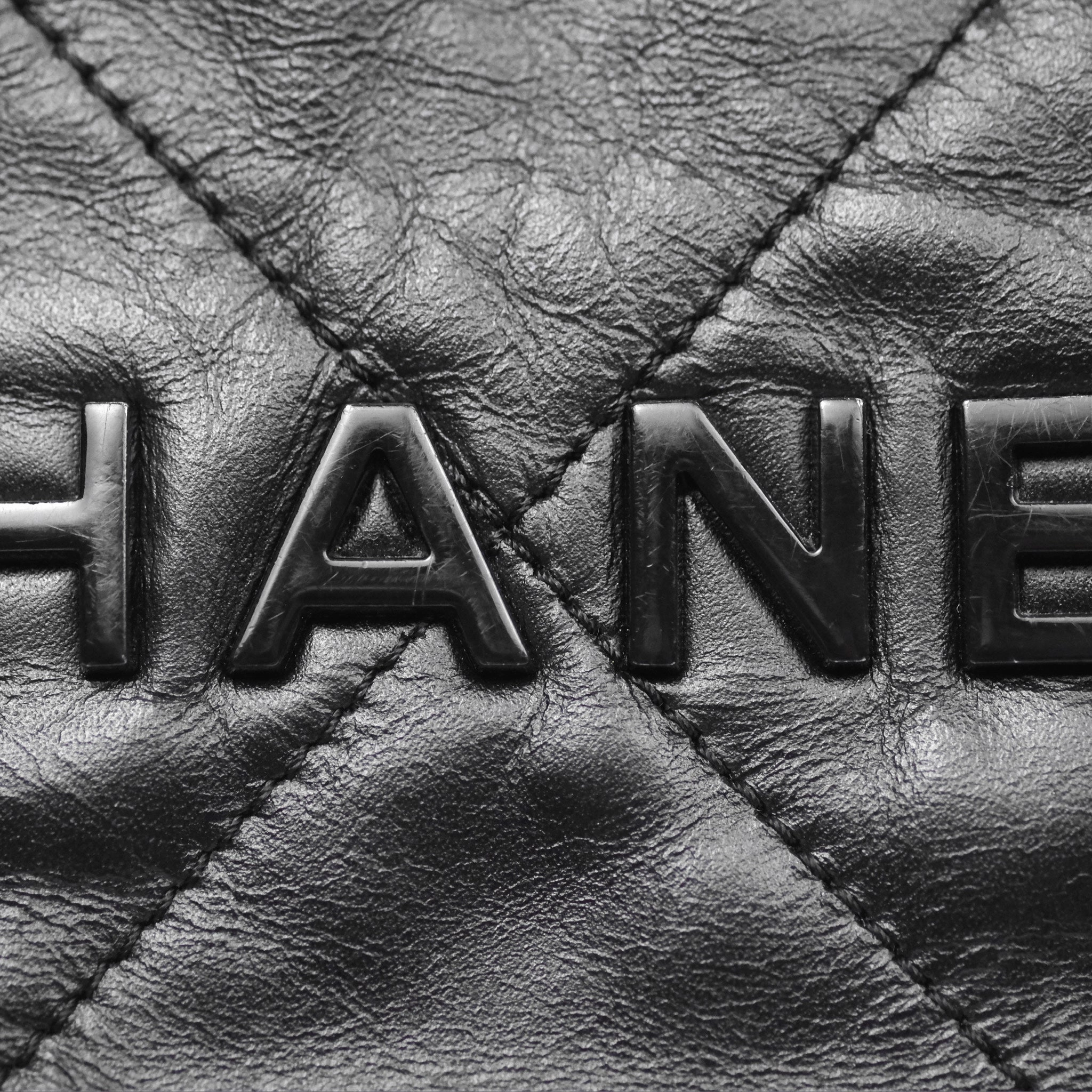 Chanel 22 Bag Medium Black Calfskin So Black Hardware