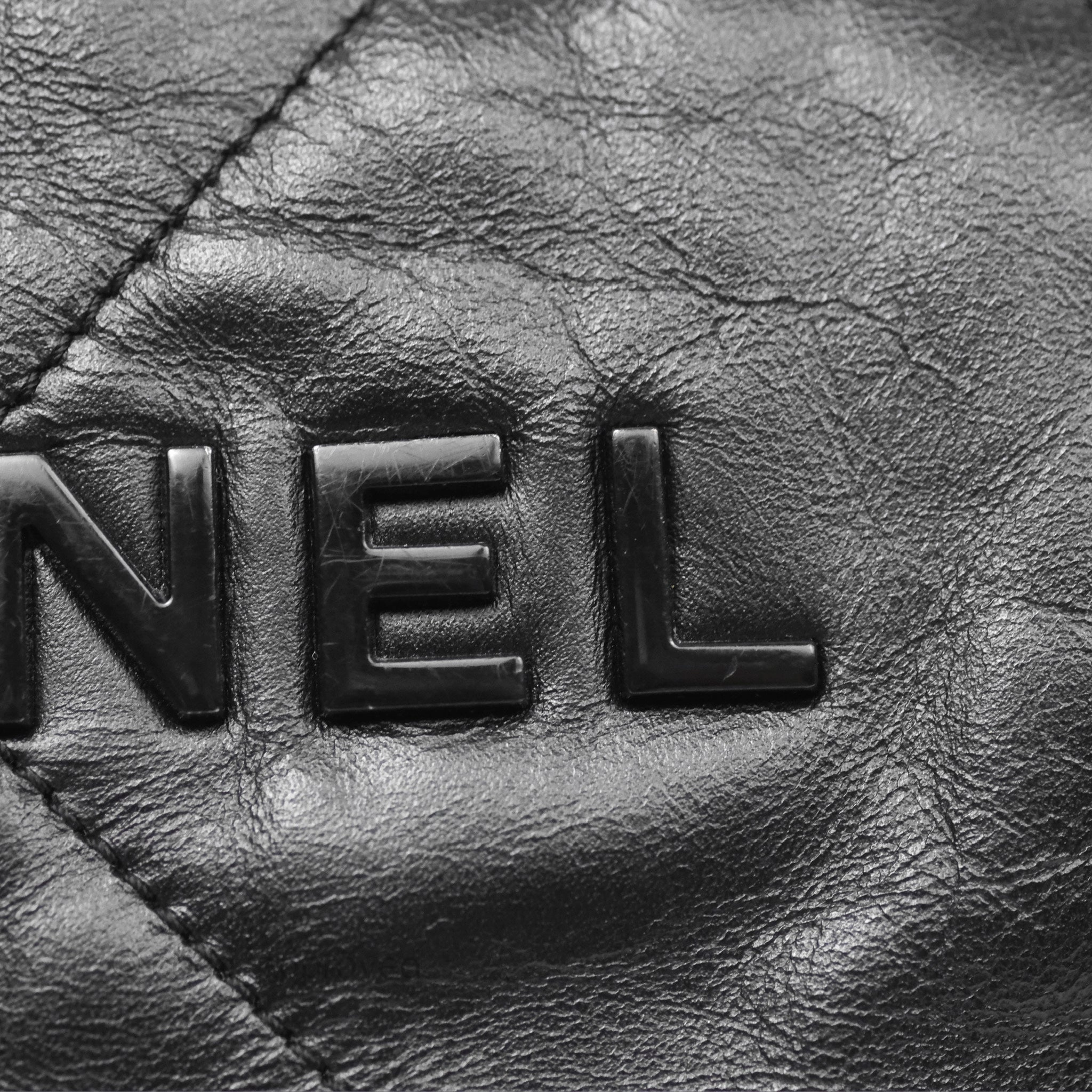 Chanel 22 Bag Medium Black Calfskin So Black Hardware