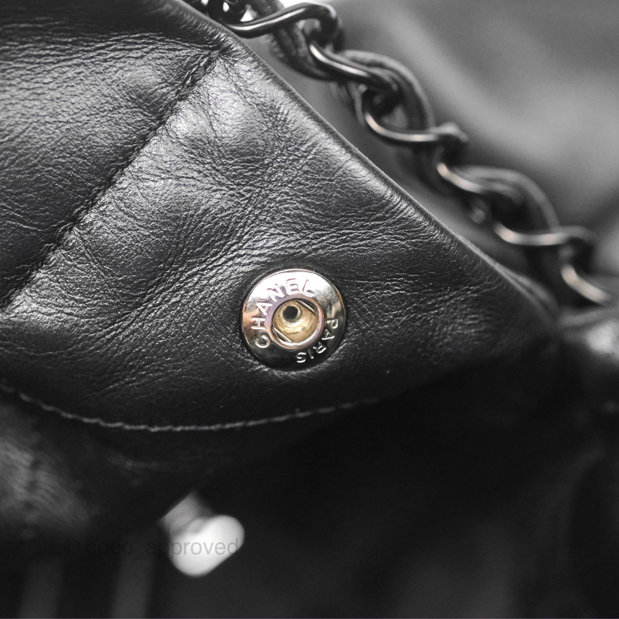 Chanel 22 Bag Medium Black Calfskin So Black Hardware