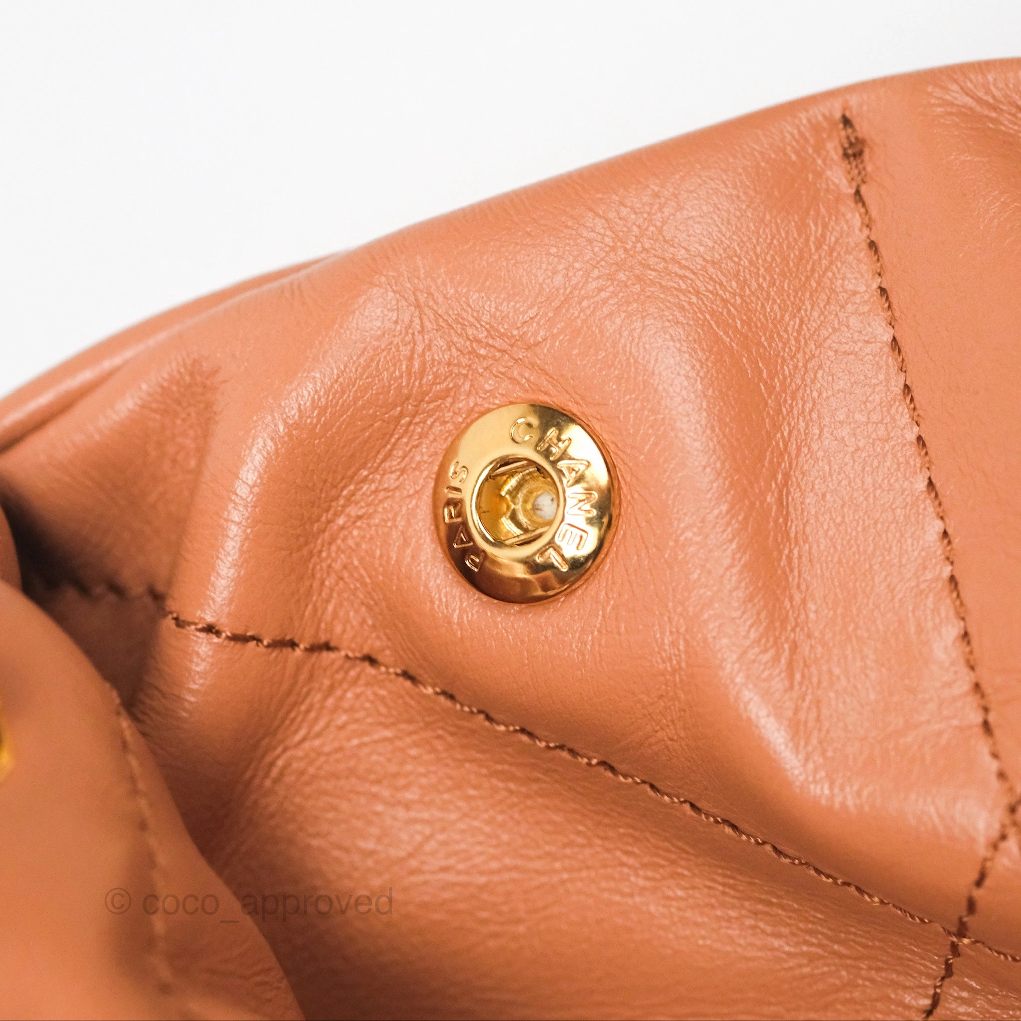 Chanel 22 Medium Caramel Beige Shiny Calfskin Aged Gold Hardware