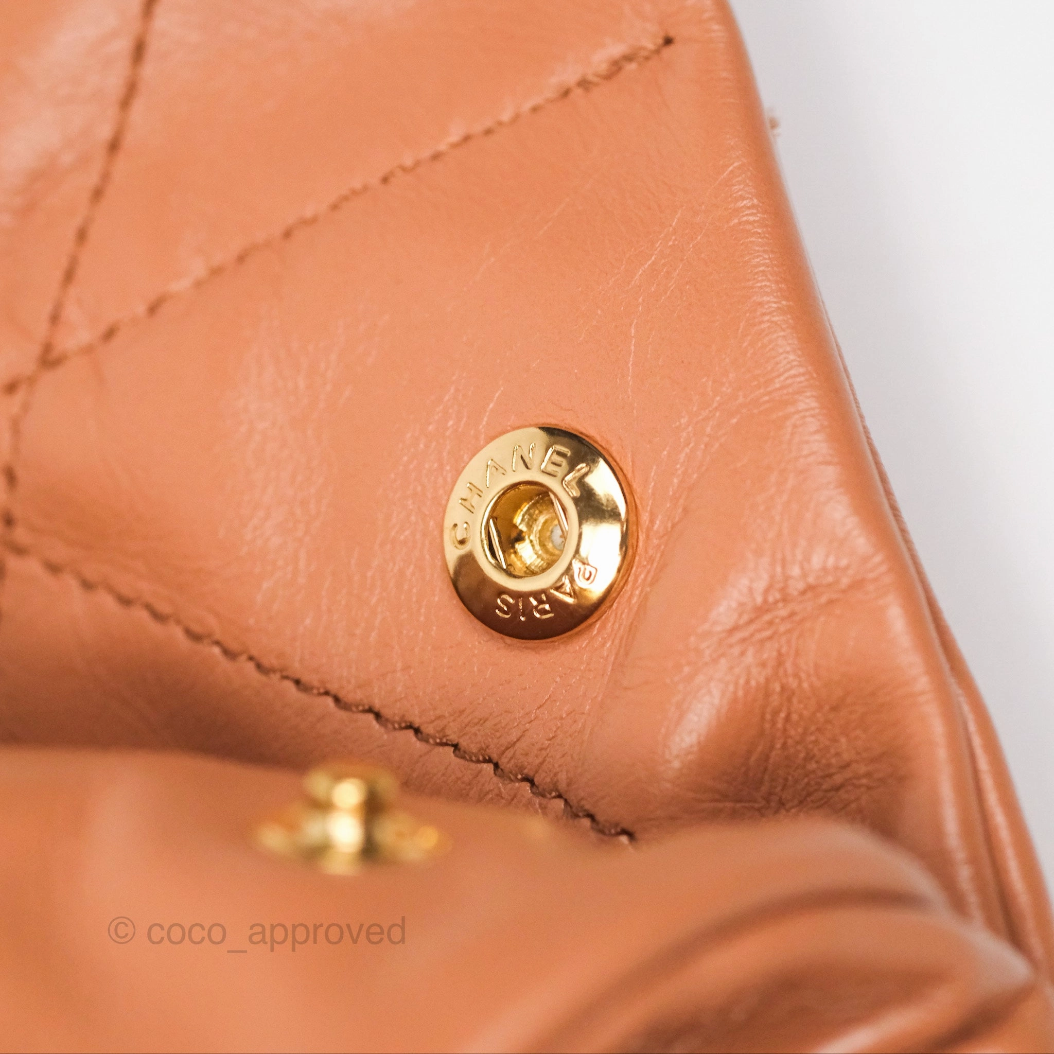 Chanel 22 Medium Caramel Beige Shiny Calfskin Aged Gold Hardware