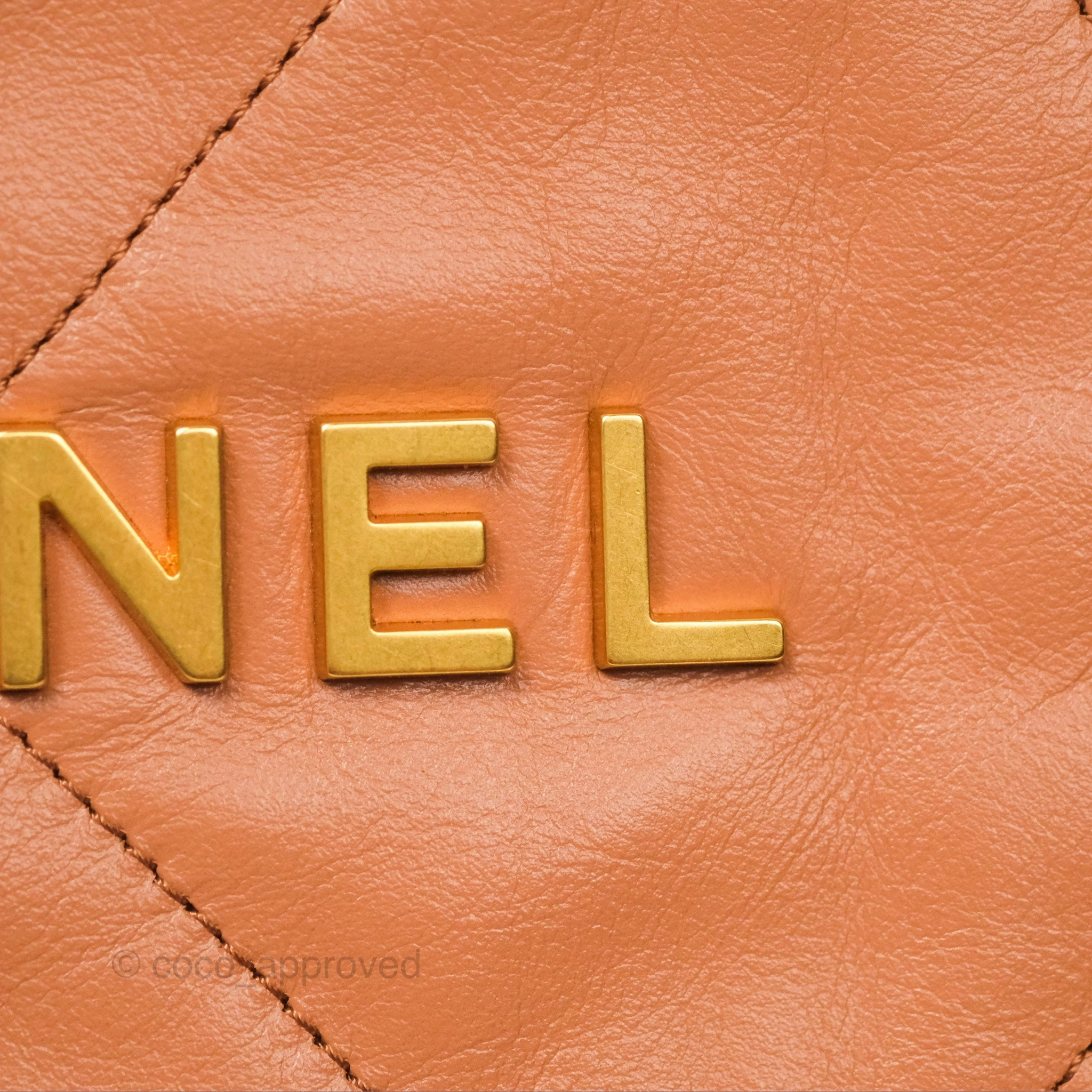 Chanel 22 Medium Caramel Beige Shiny Calfskin Aged Gold Hardware