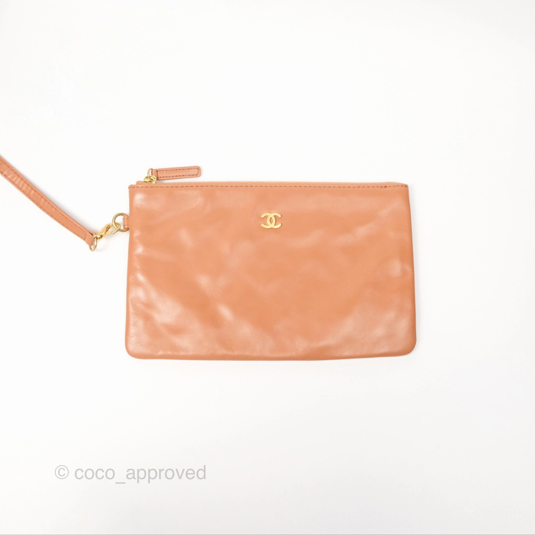 Chanel 22 Medium Caramel Beige Shiny Calfskin Aged Gold Hardware