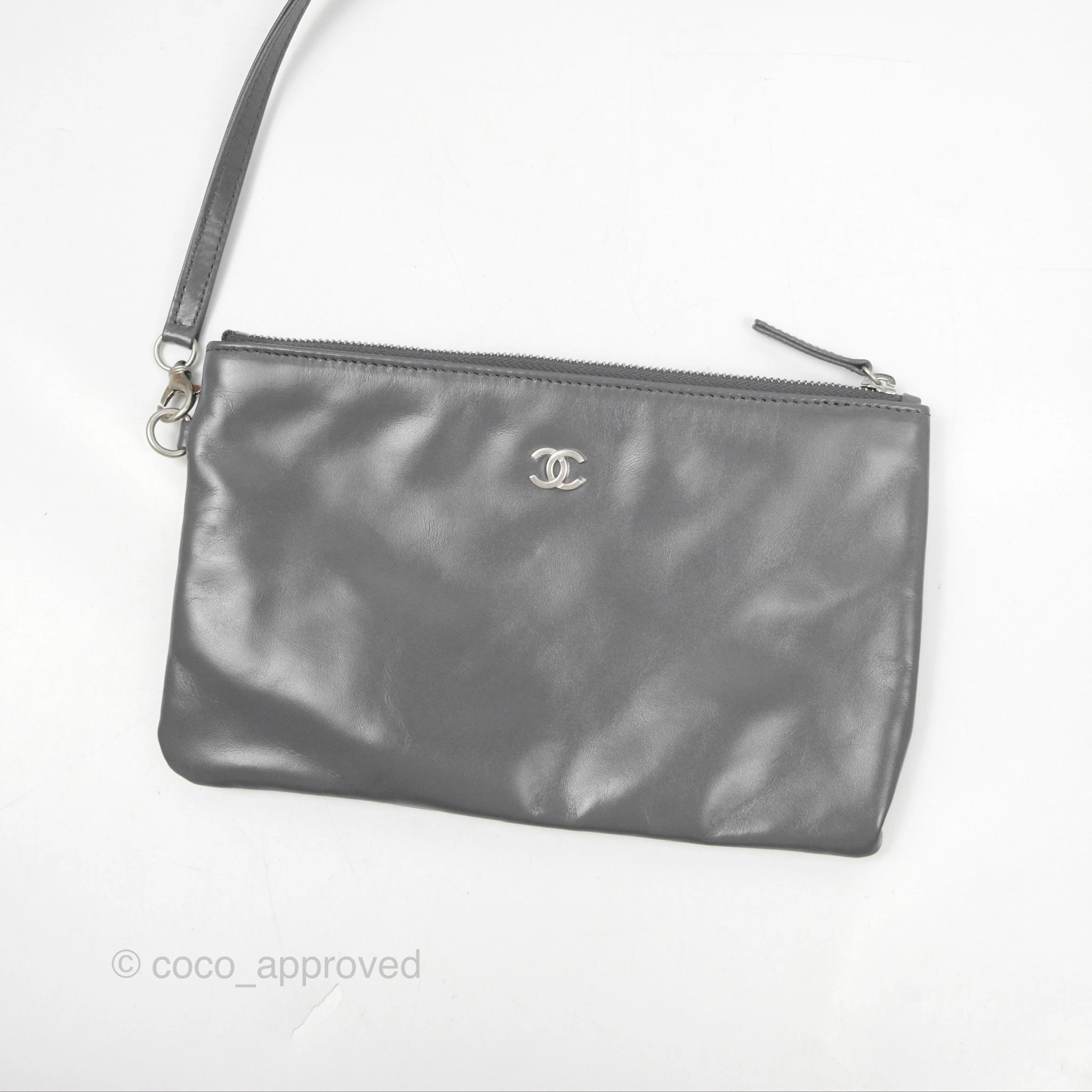 Chanel 22 Medium Grey Shiny Aged Calfskin Matte Silver Hardware