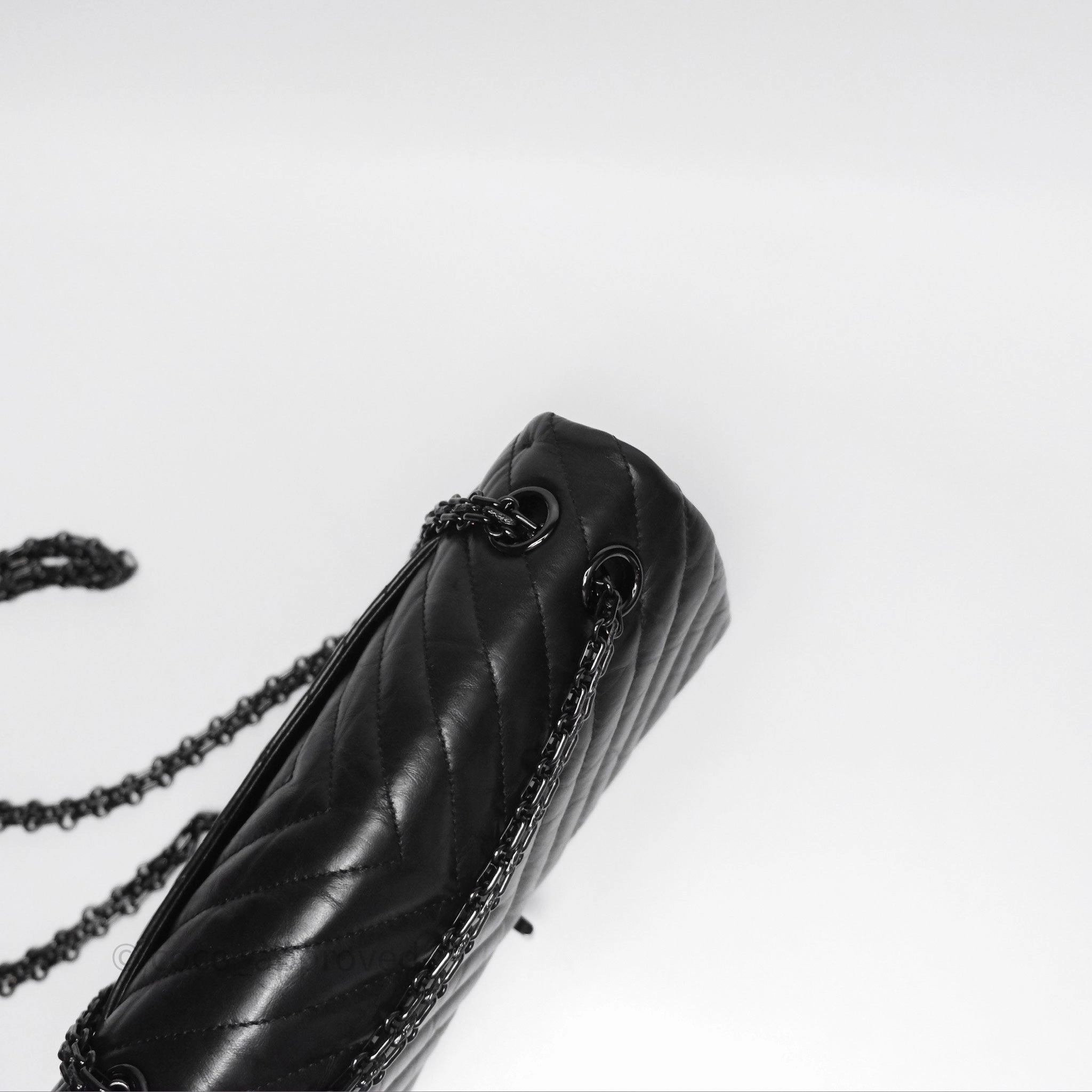 Chanel Reissue 225 Chevron Aged Calfskin So Black