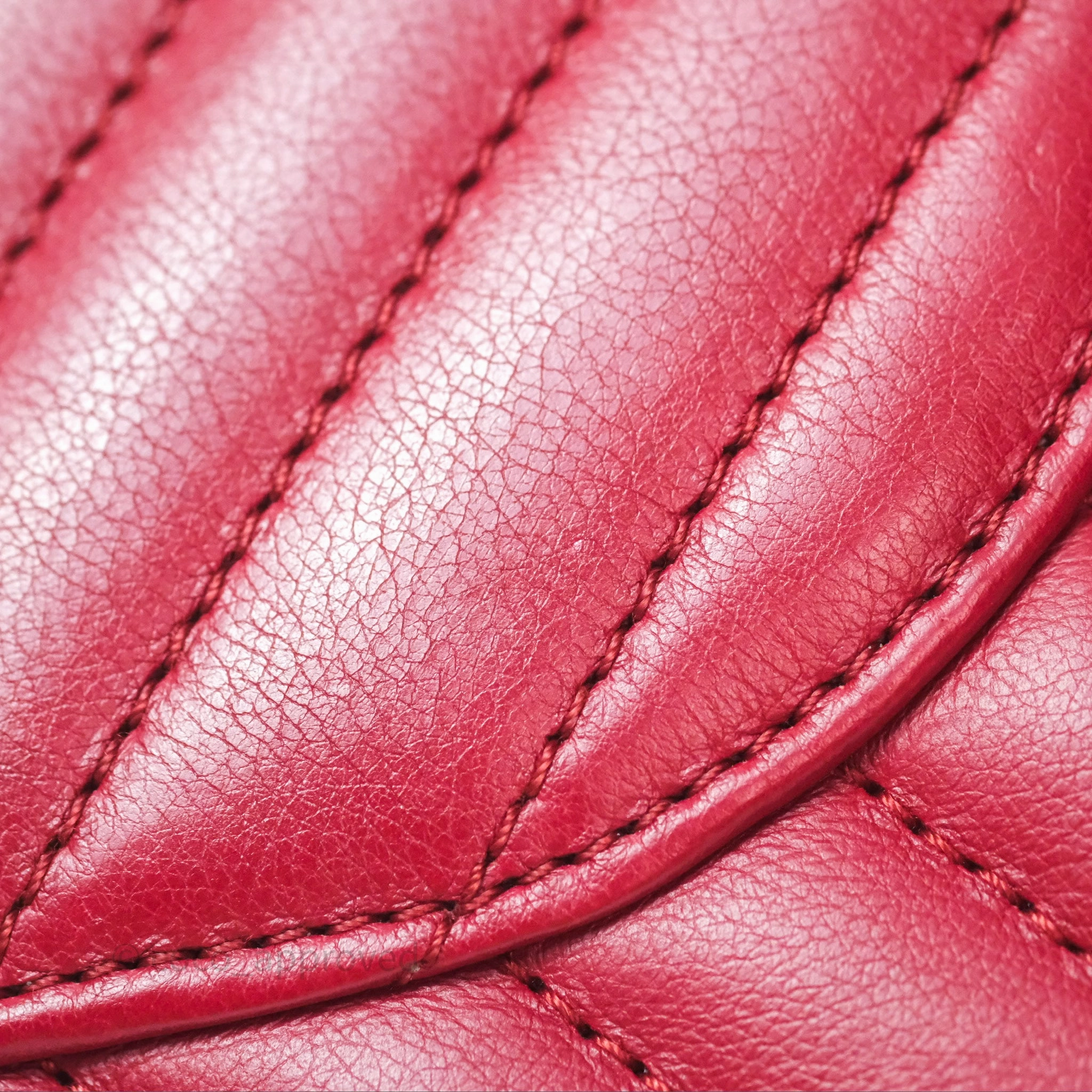 Chanel Reissue 225 Chevron Red Aged Calfskin Aged Gold Hardware