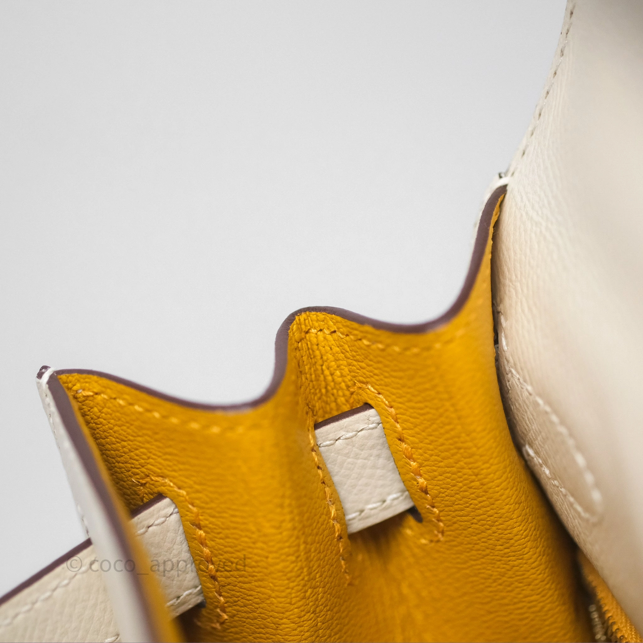 Herms HSS Sellier Kelly 28 Craie 10 / Amber 9D Epsom Brushed Gold Hardware