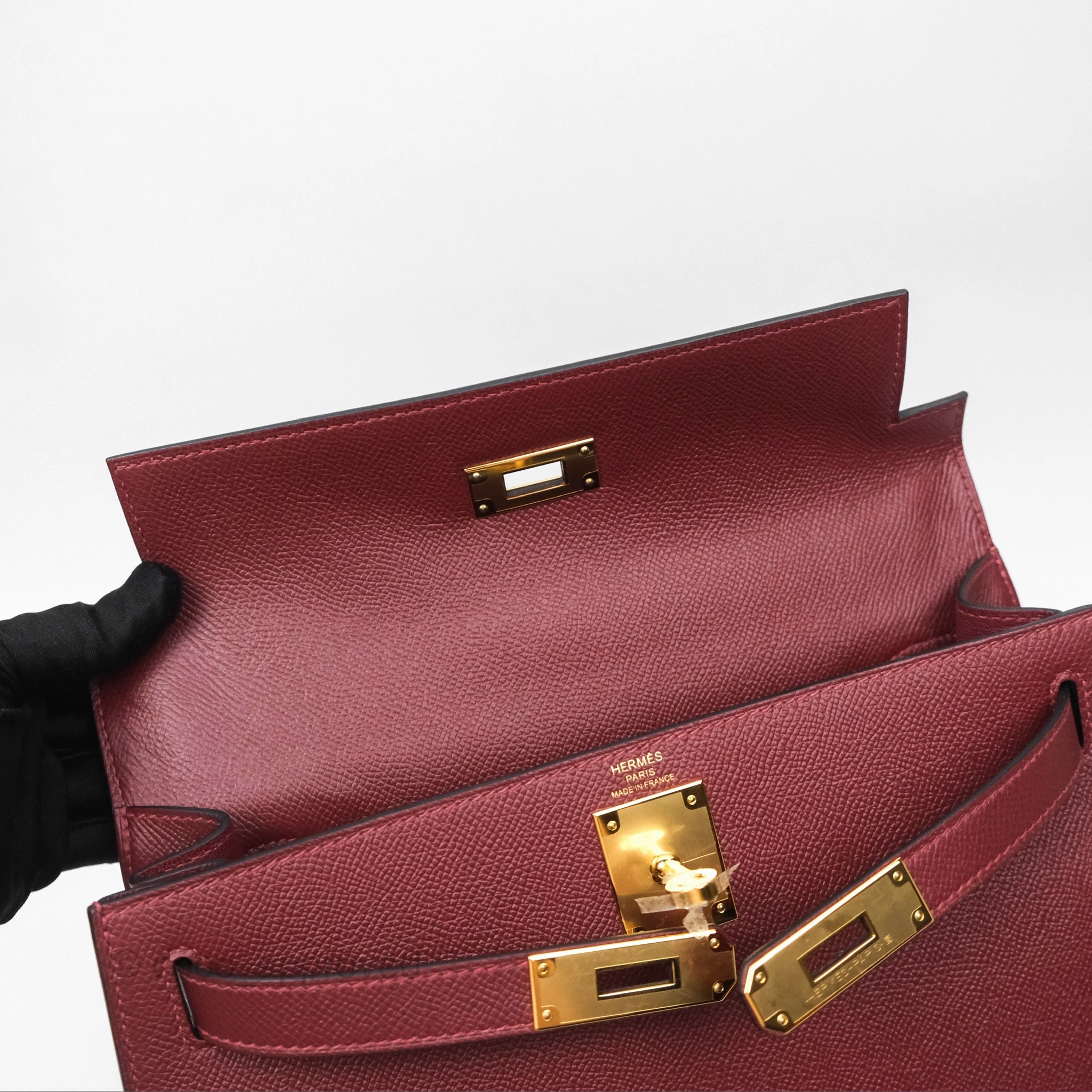 Herms Kelly 28 Sellier Rouge Epsom Gold Hardware