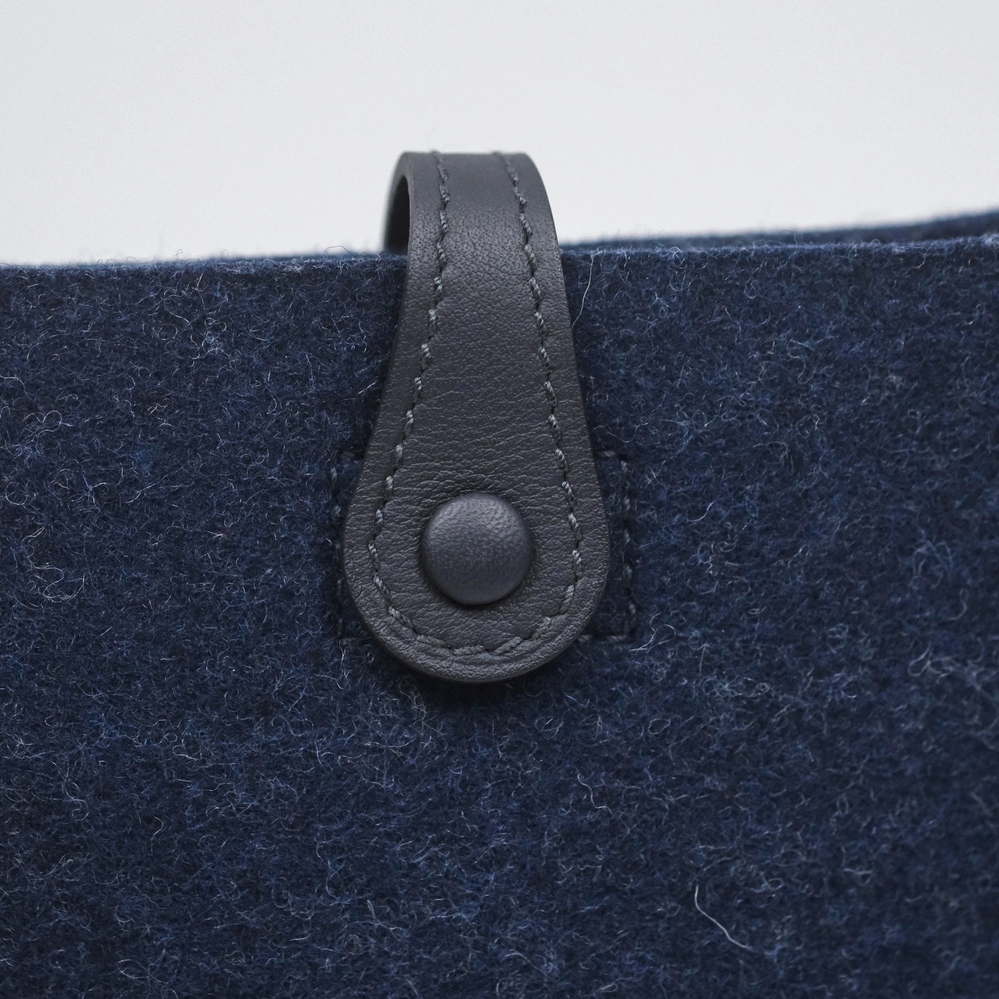 Herms Mini Evelyne 16 Wooly Bleu Nuit 2Z / Swift Noir 89 Gold Hardware