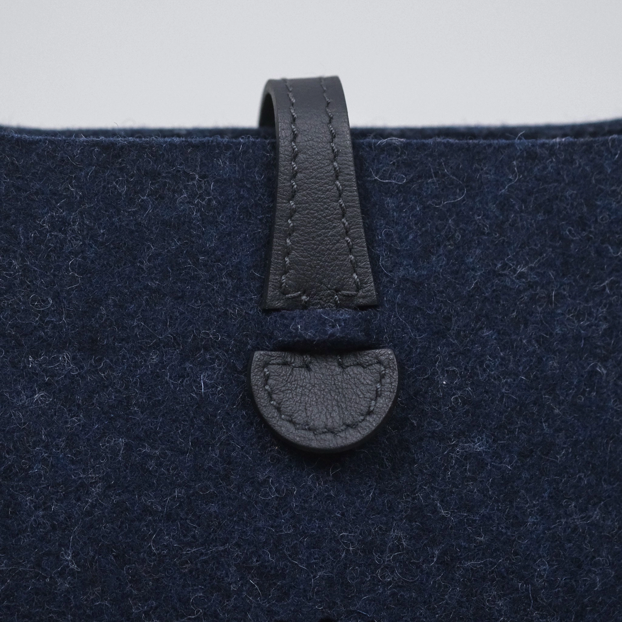 Herms Mini Evelyne 16 Wooly Bleu Nuit 2Z / Swift Noir 89 Gold Hardware