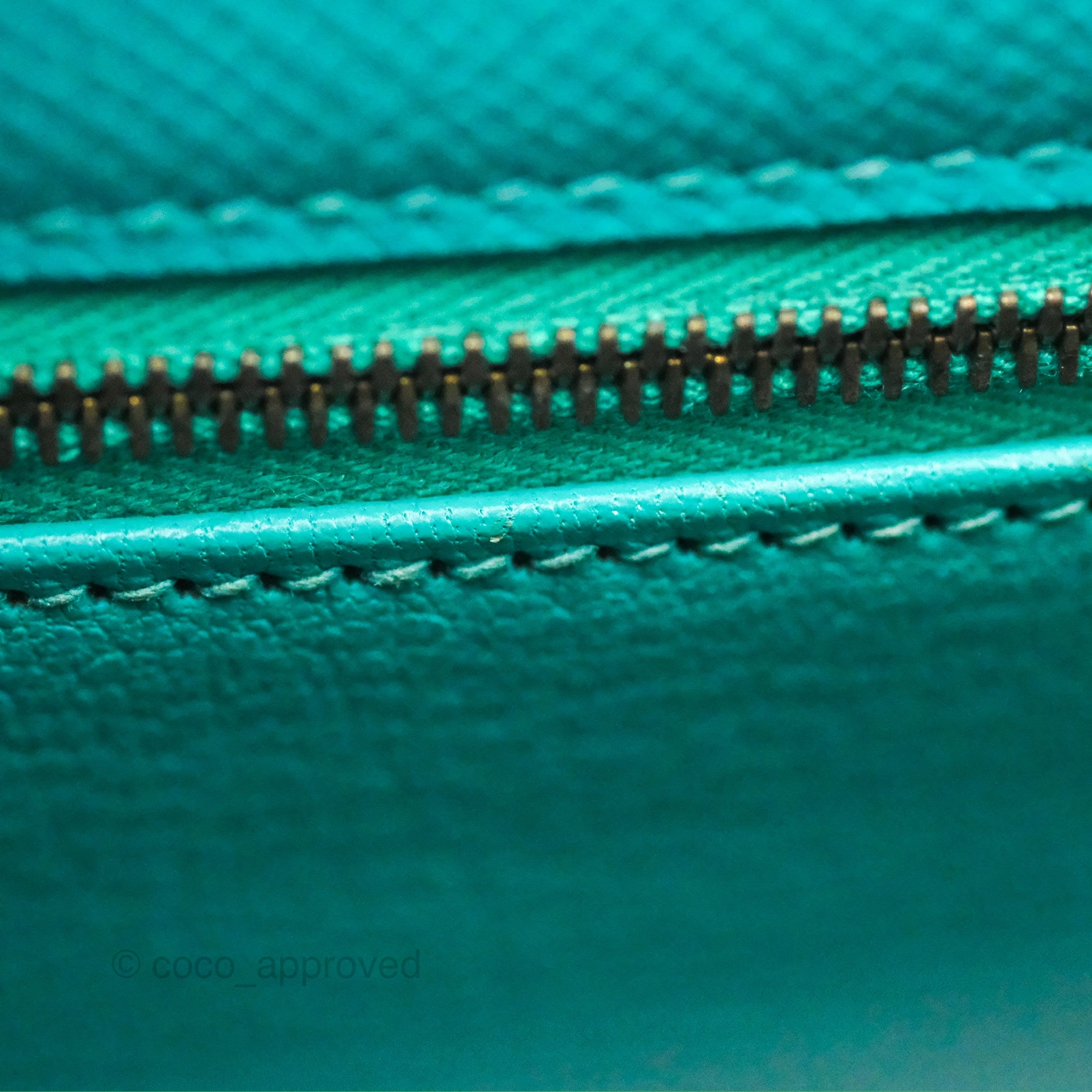 Herms Sellier Kelly 28 Bleu Paon Epsom Gold Hardware
