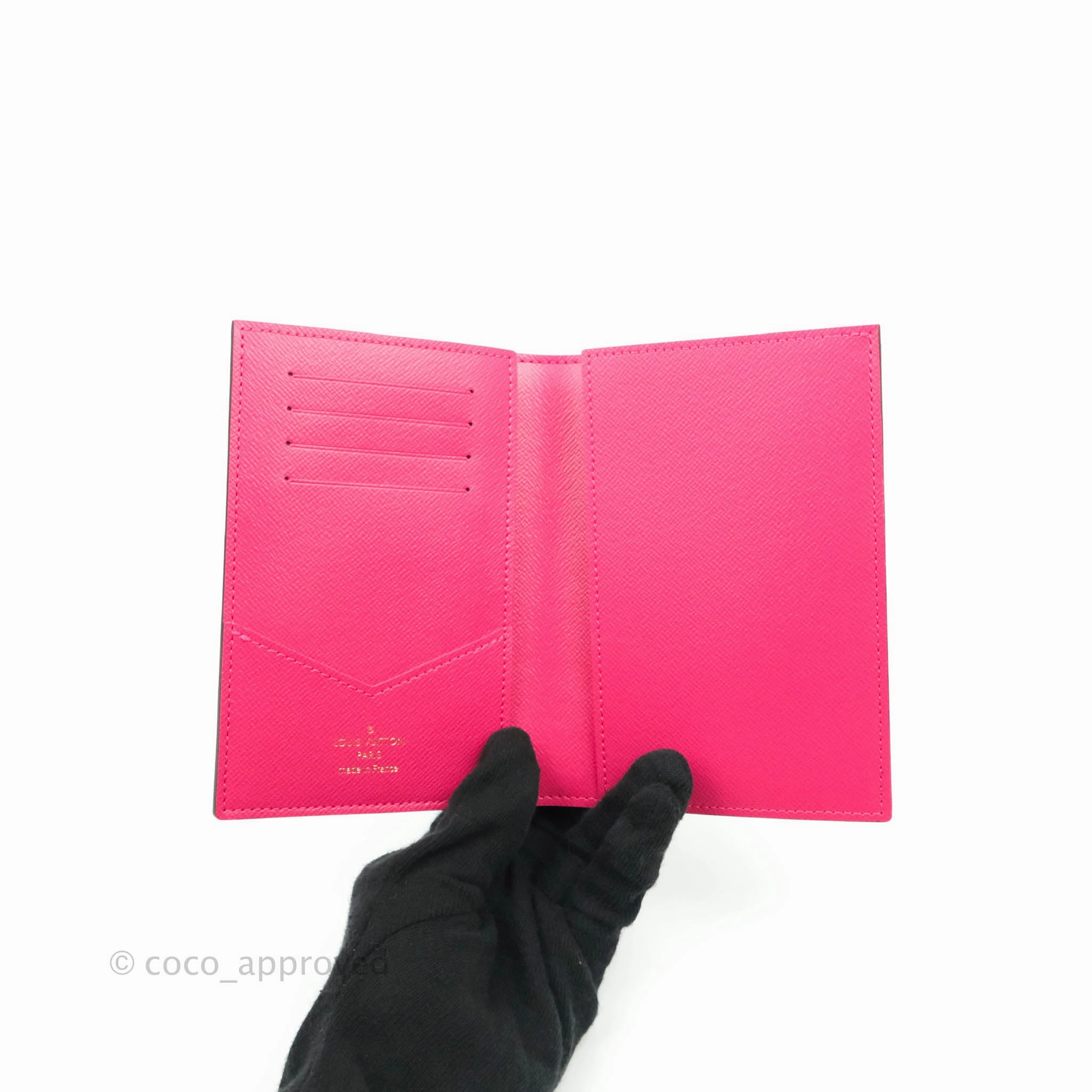 Louis Vuitton Monogram Christmas Animation Hollywood Passport Cover Fuchsia 2021