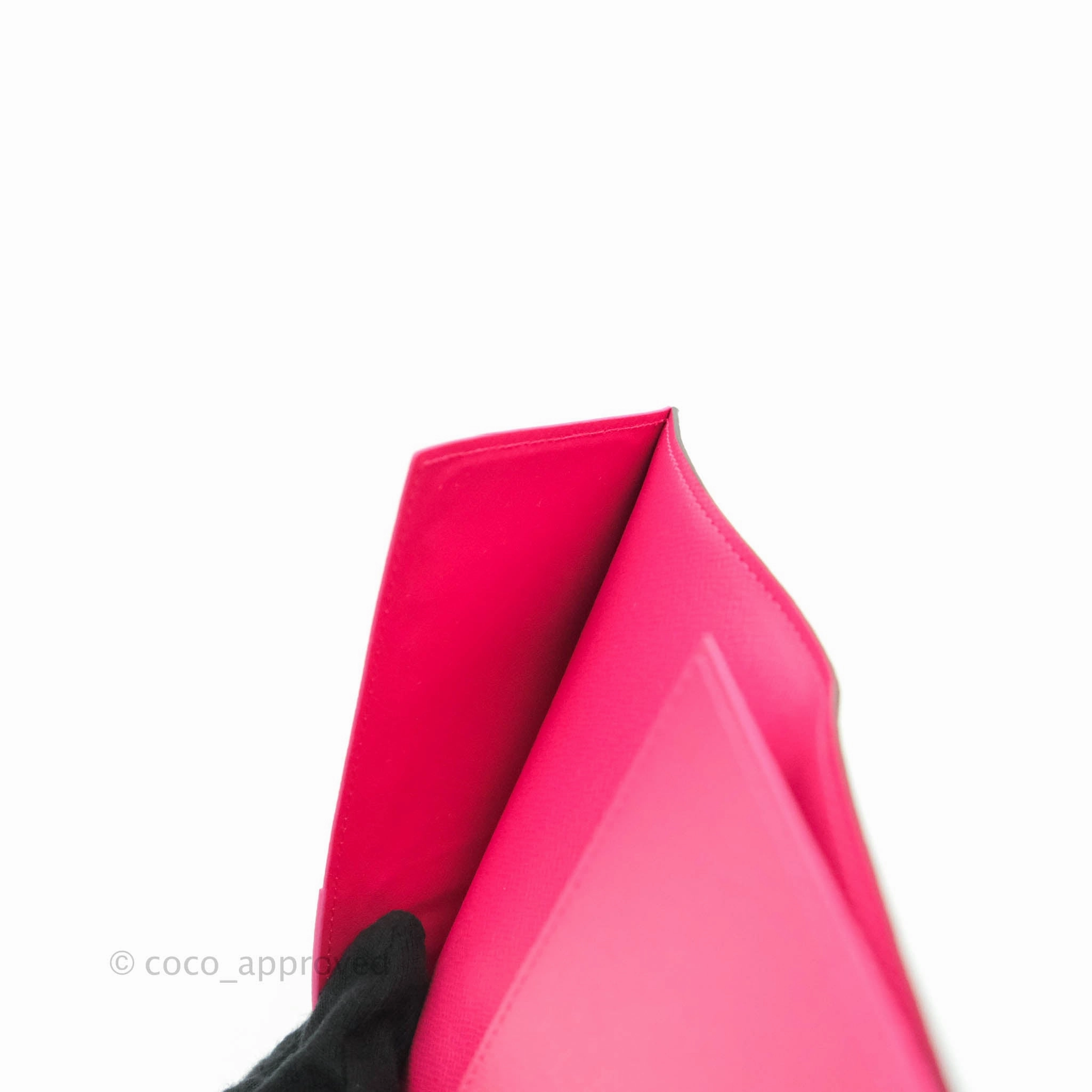 Louis Vuitton Monogram Christmas Animation Hollywood Passport Cover Fuchsia 2021