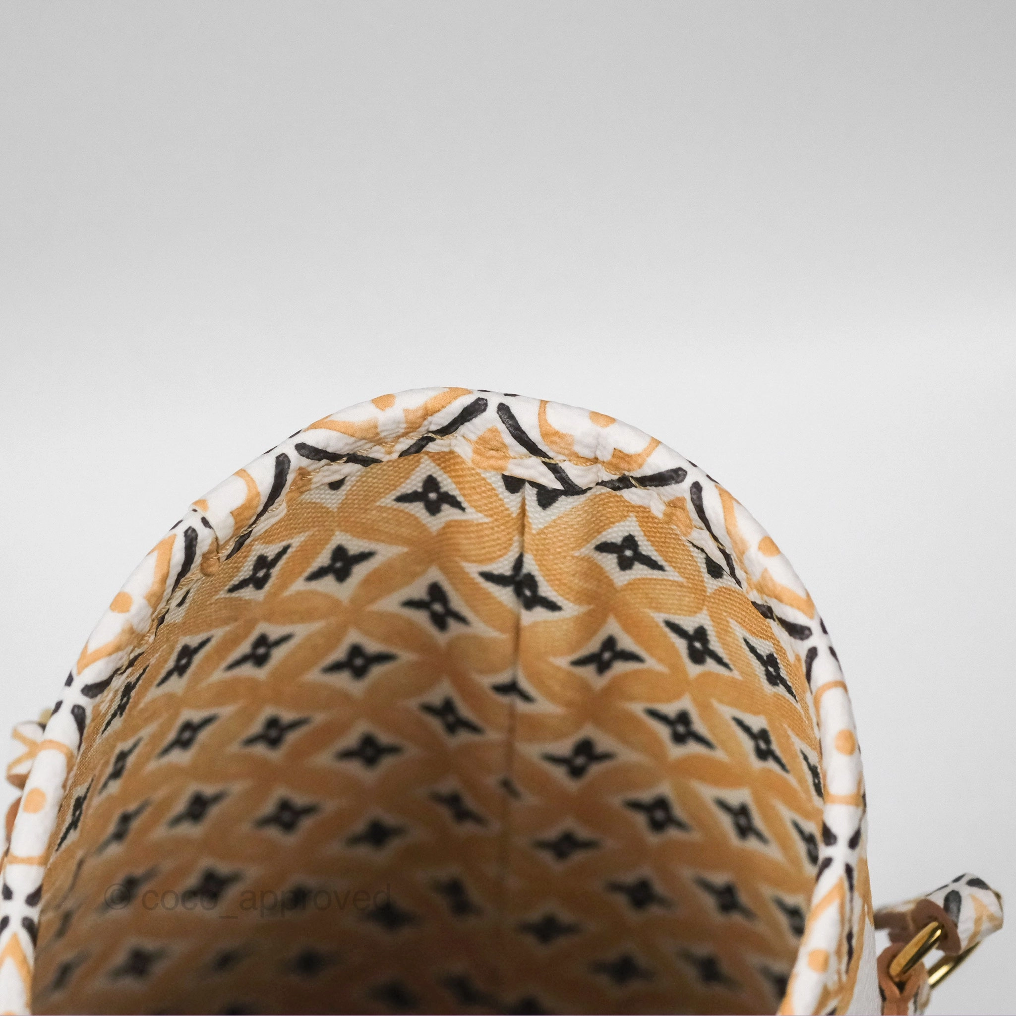 Louis Vuitton Monogram Giant Neverfull MM Beige