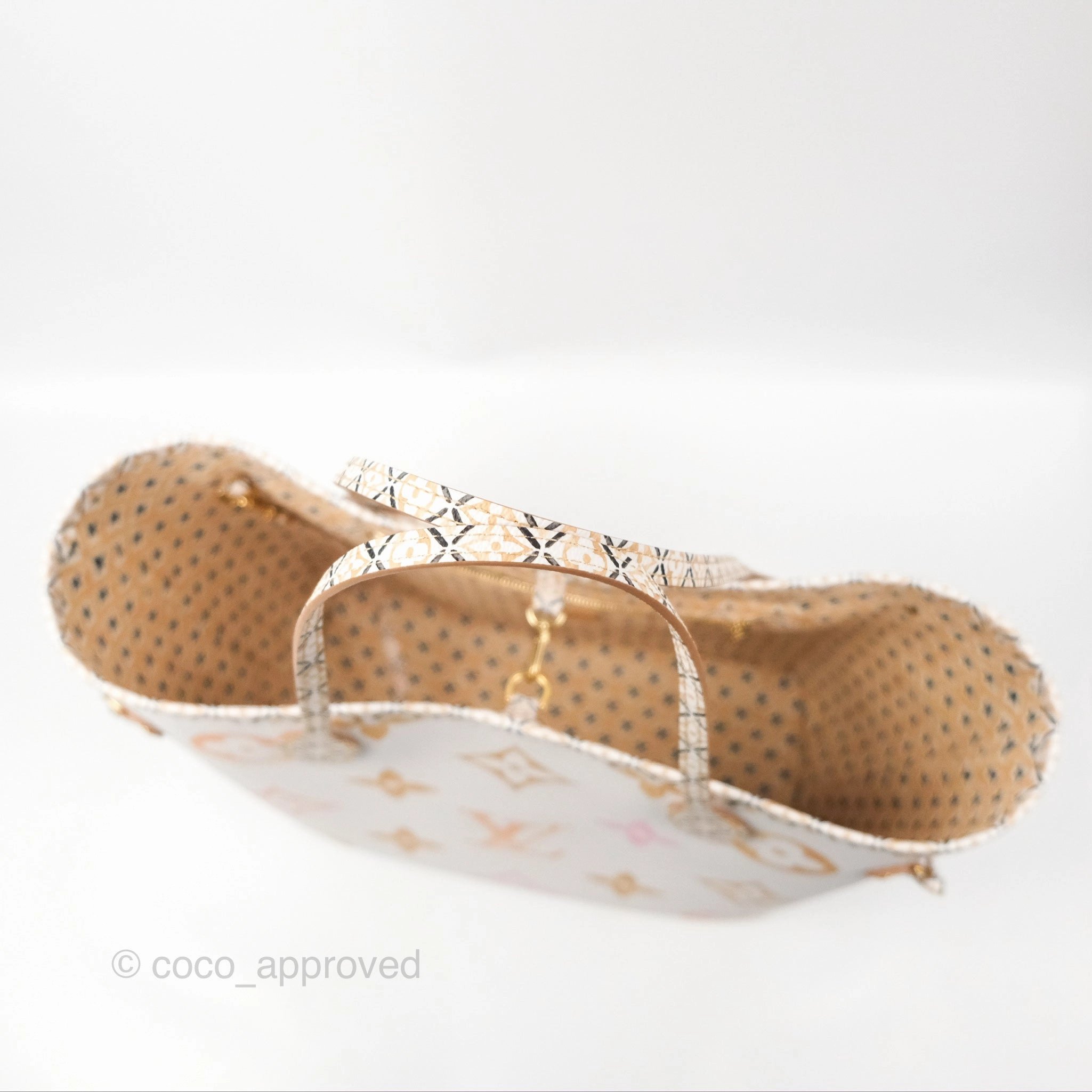 Louis Vuitton Monogram Giant Neverfull MM Beige