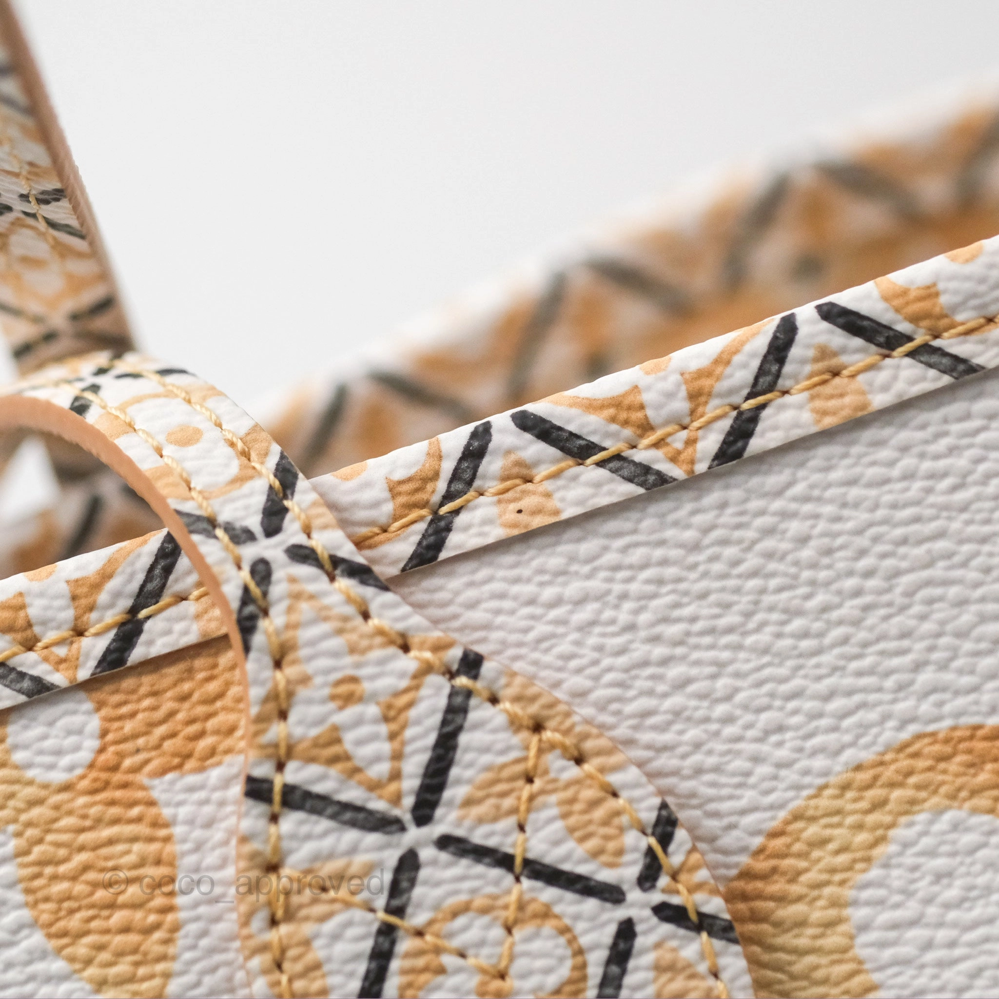 Louis Vuitton Monogram Giant Neverfull MM Beige