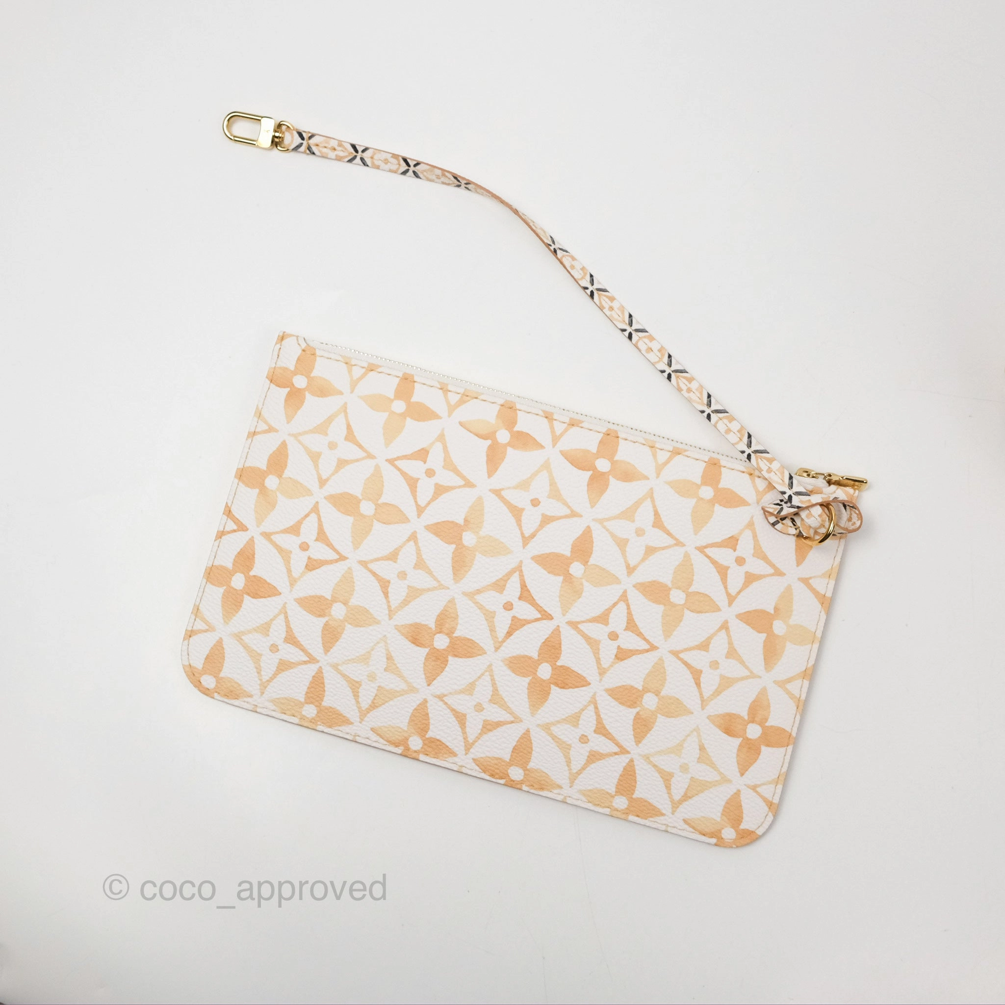 Louis Vuitton Monogram Giant Neverfull MM Beige