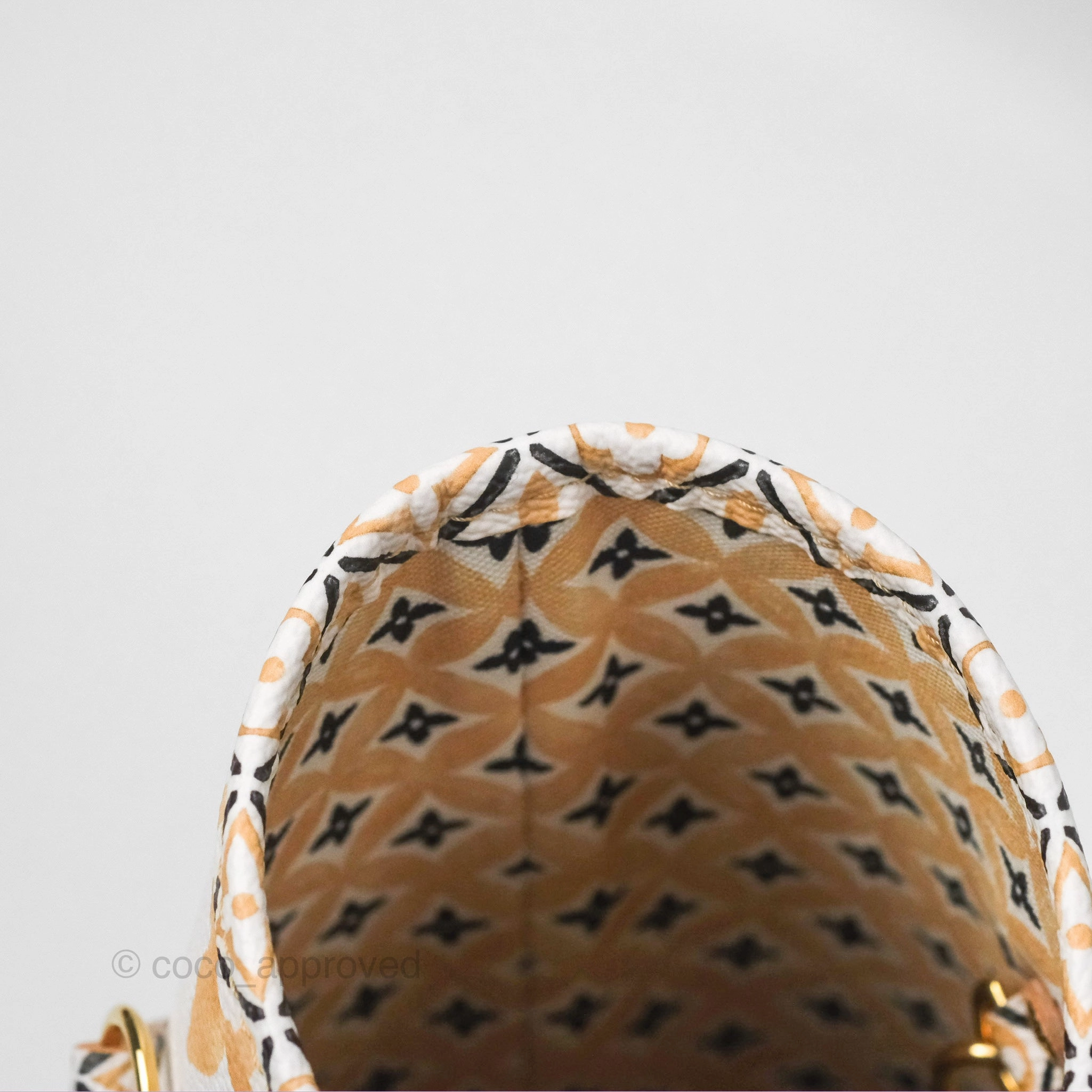 Louis Vuitton Monogram Giant Neverfull MM Beige