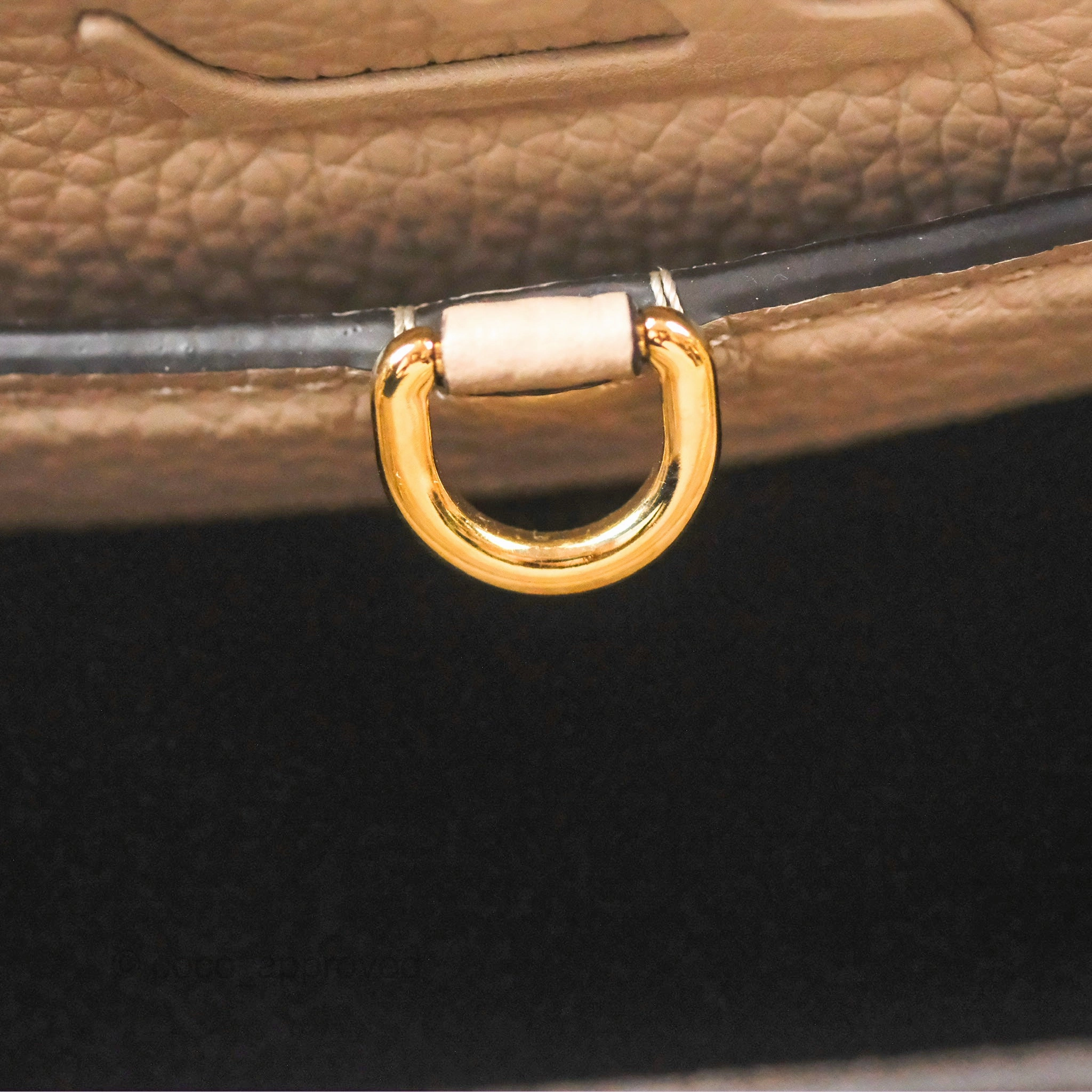 Louis Vuitton Taurillon Capucines BB Galet
