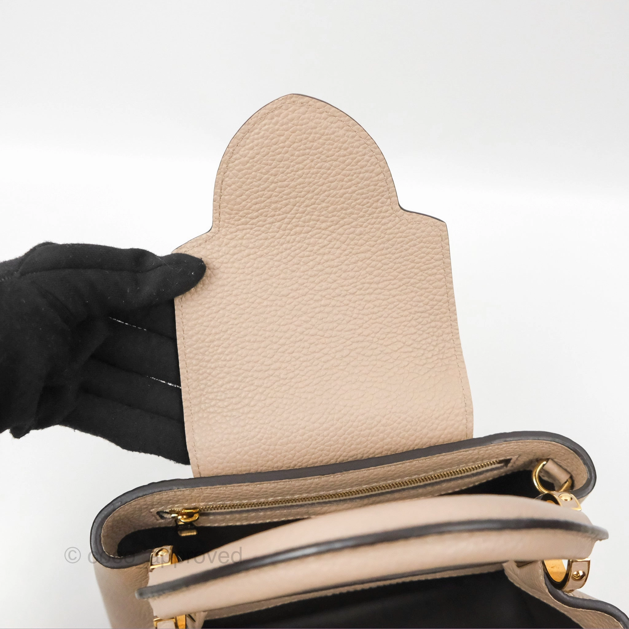 Louis Vuitton Taurillon Capucines BB Galet