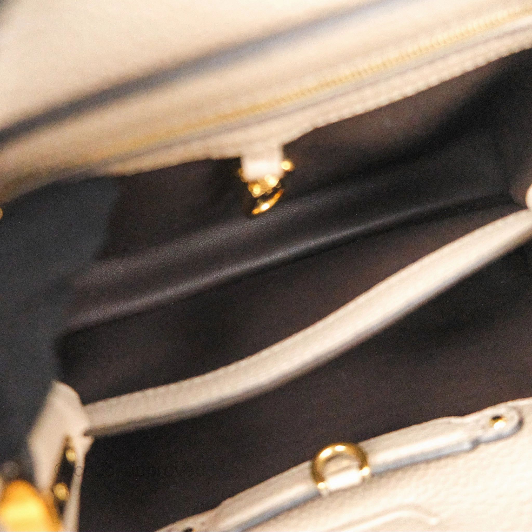 Louis Vuitton Taurillon Capucines BB Galet