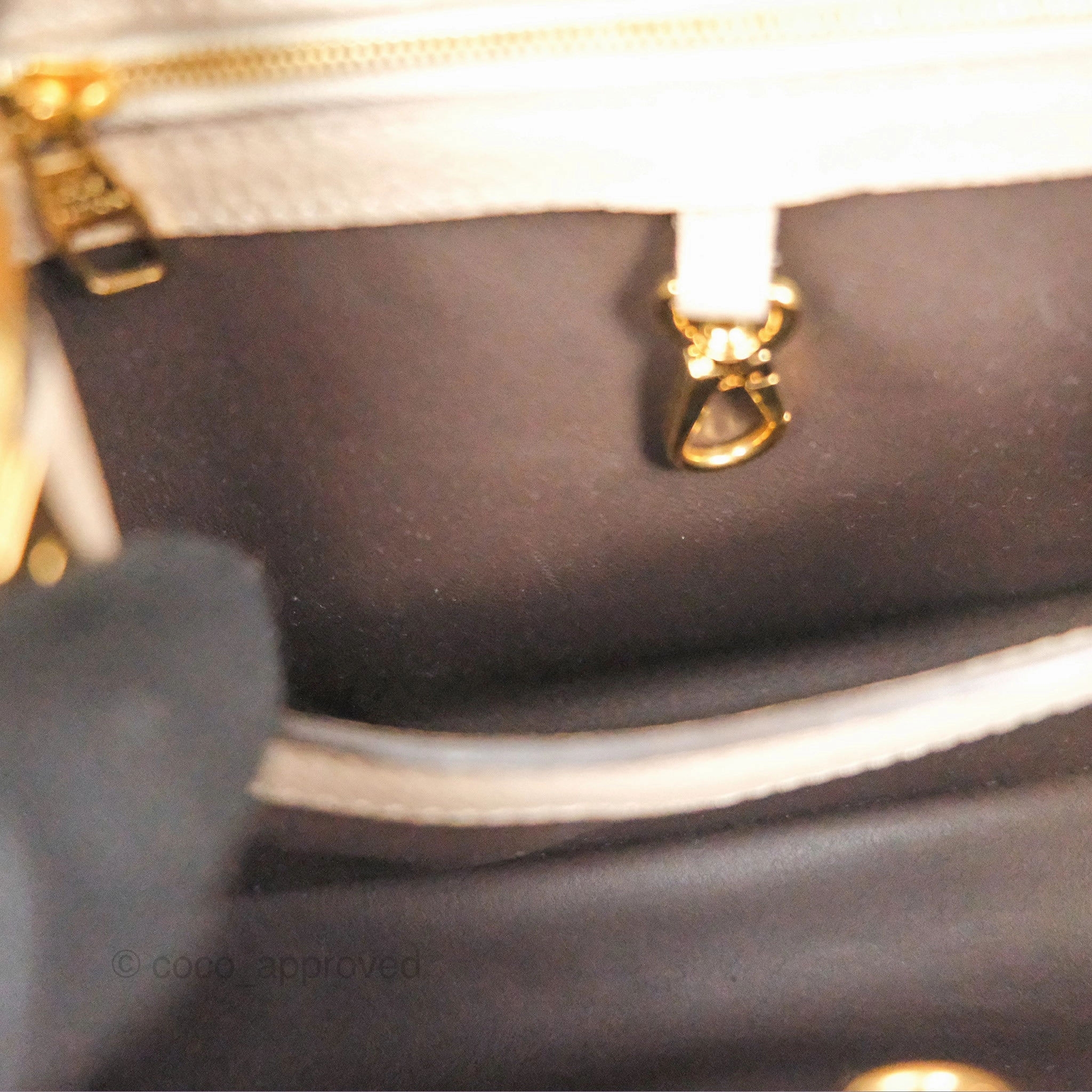 Louis Vuitton Taurillon Capucines BB Galet