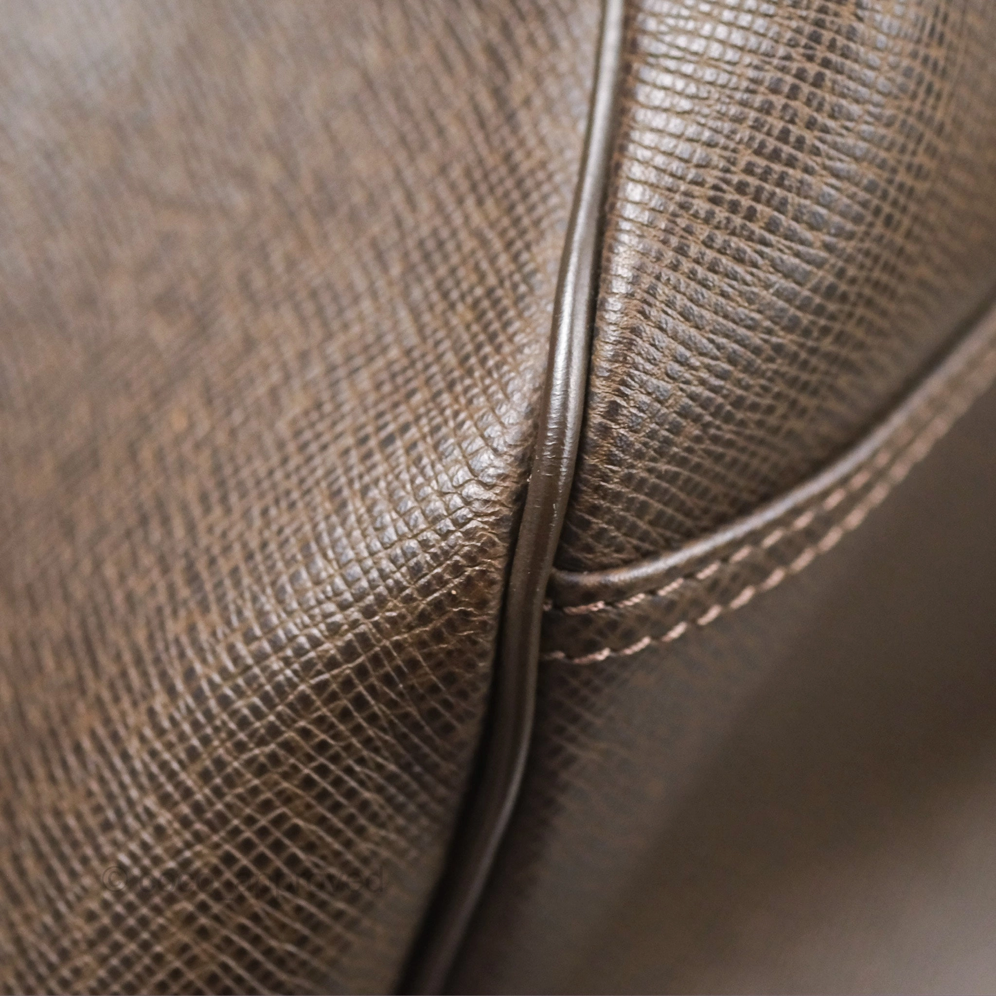Louis Vuitton Vintage Kendall PM in Brown Taiga Leather