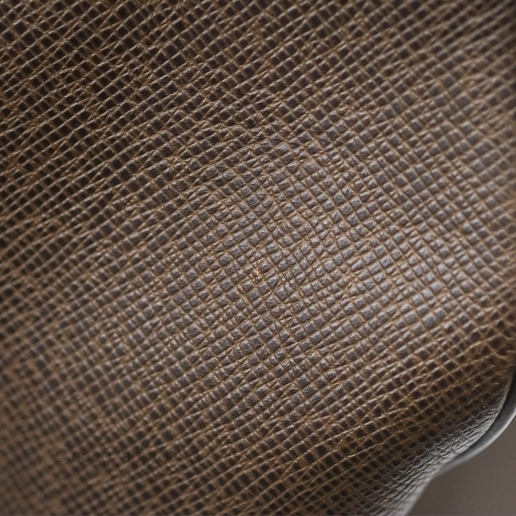 Louis Vuitton Vintage Kendall PM in Brown Taiga Leather