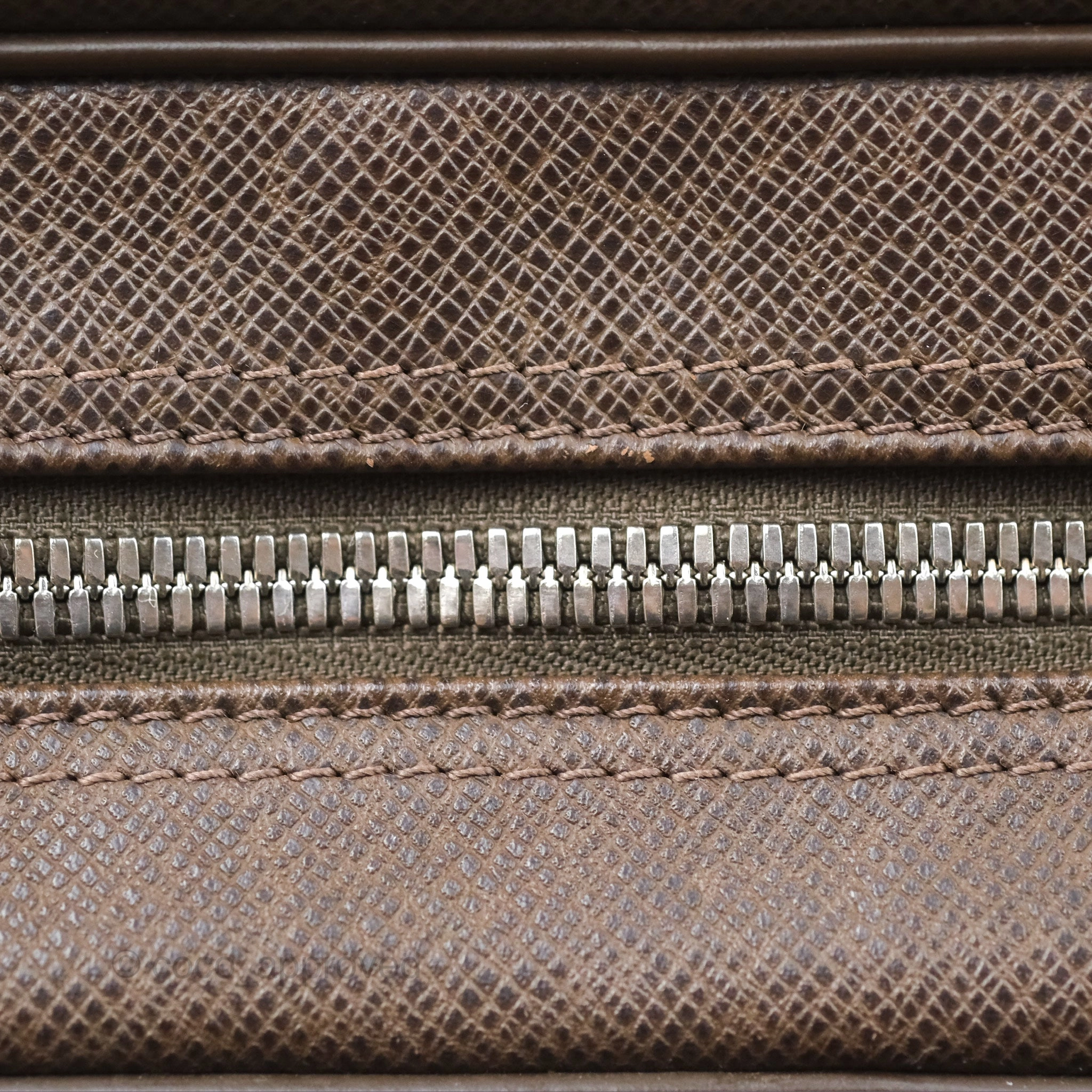 Louis Vuitton Vintage Kendall PM in Brown Taiga Leather